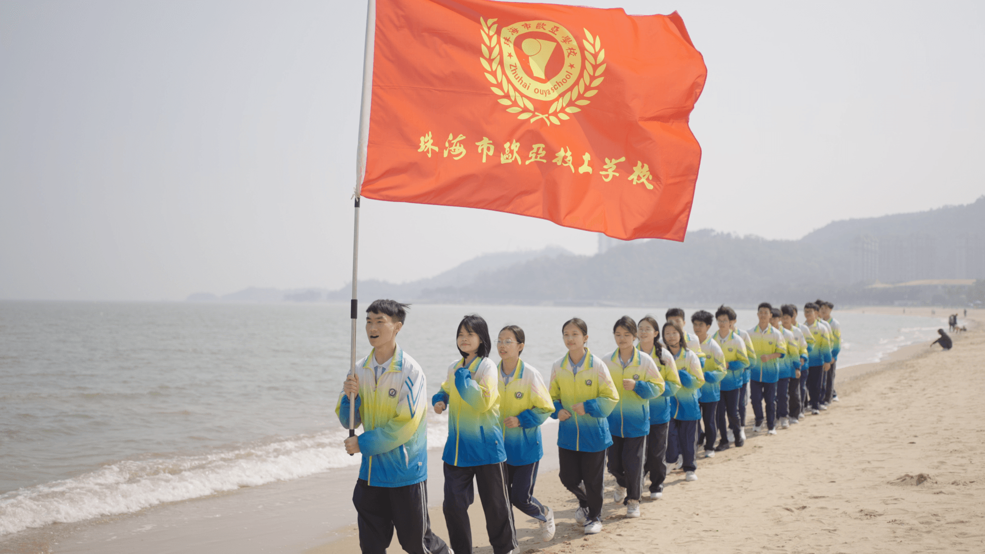 作育德技双馨人才
