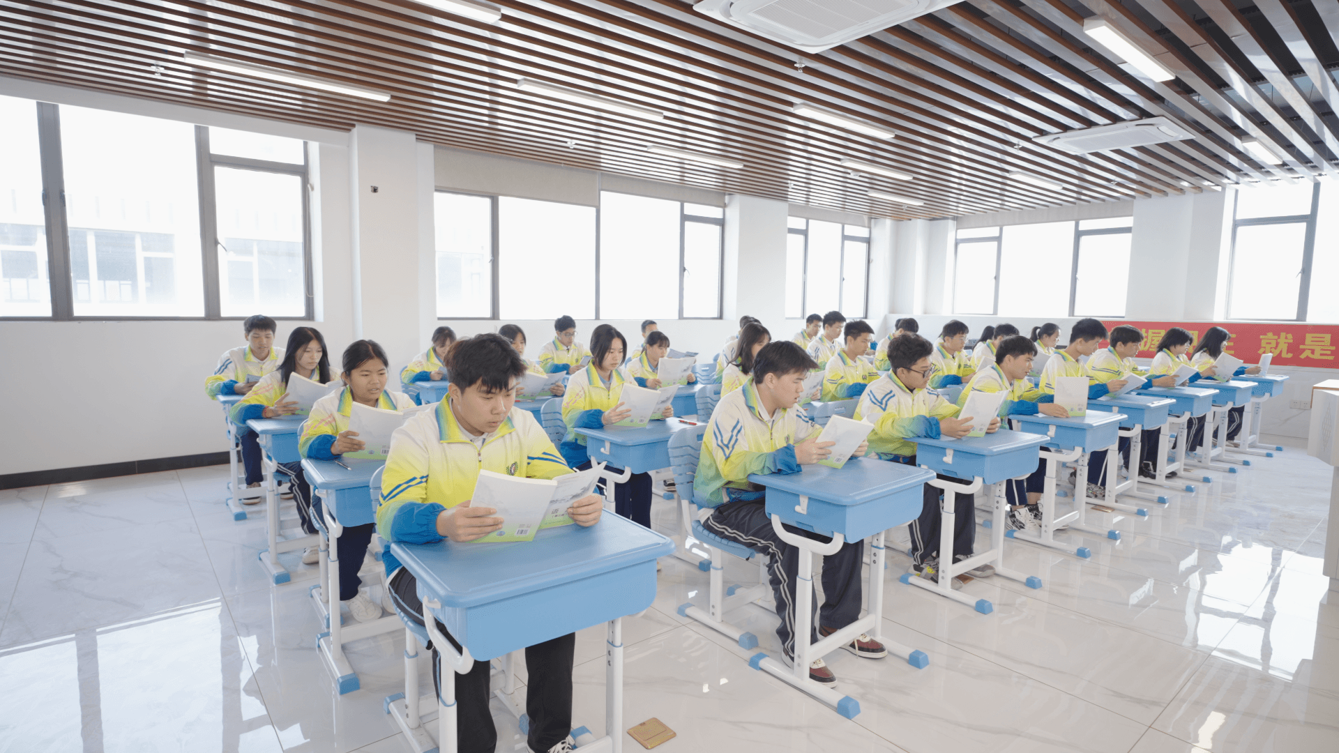 以身立教 以质立校
